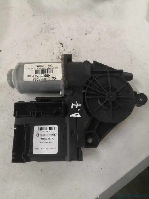 Motoras Macara Geam Dreapta Fata Volkswagen Touran (1T1, 1T2) [ 2003 - 2010 ] Oem 1K0959792C