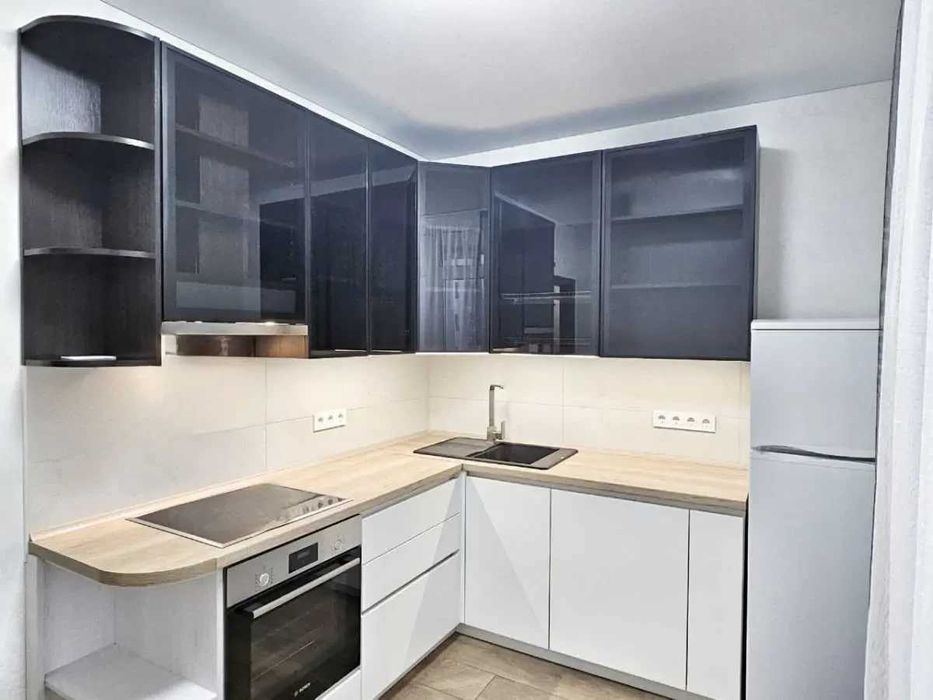 Дава се под наем Тристаен апартамент в София, Зона Б-18 - 112 кв.м за 688.5 € - Снимка #2