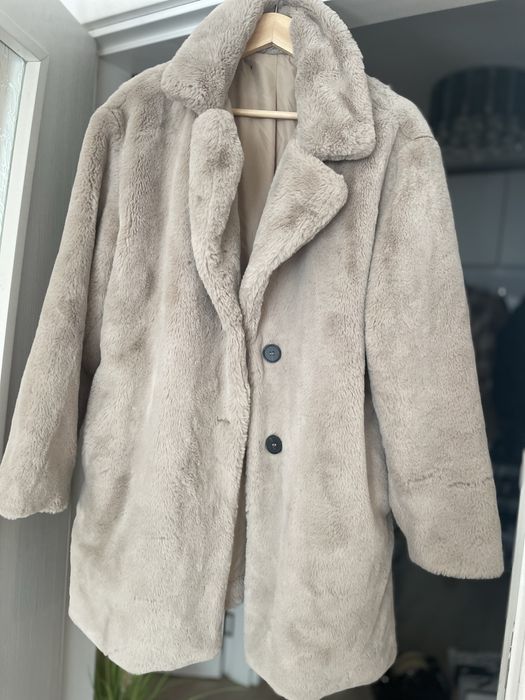 Сиво бежово Пухено палто Зара размер М