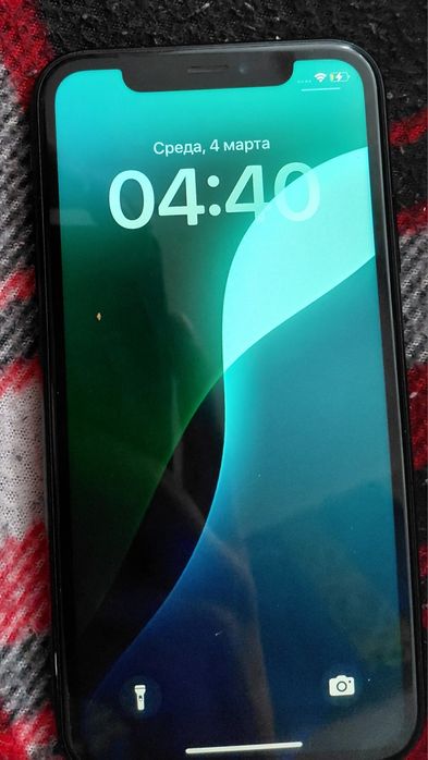 Продам iPhone XR.