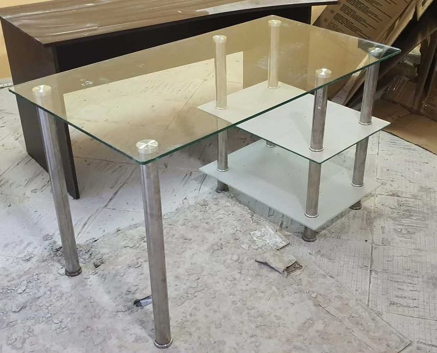 Голяма стъклена маса