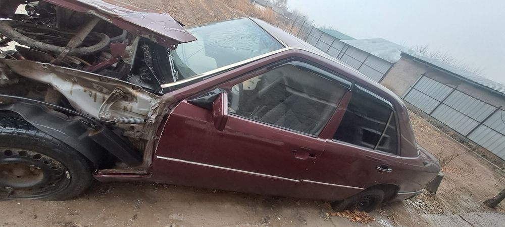 Мерседес 91 года Е 230