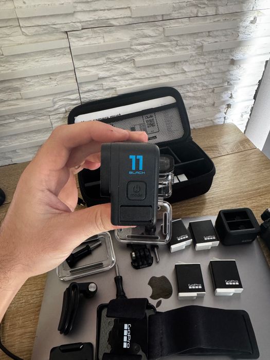 Vand GoPro Hero 11 Black + kit + 4 baterii 100%