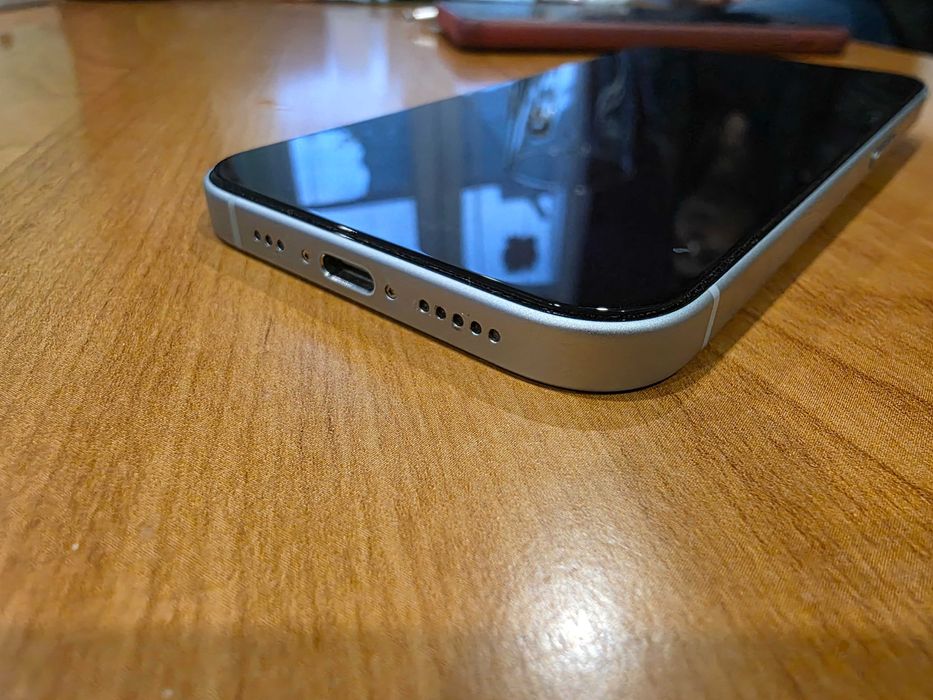 Продавам Iphone 15