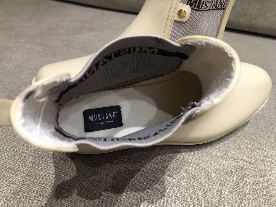 Нови дамски боти “Mustang”