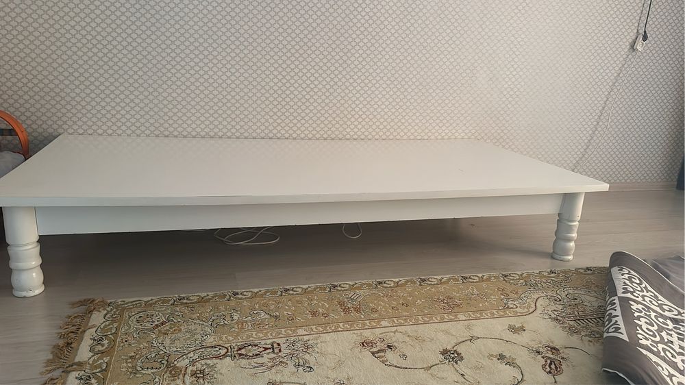 Стол для гостей