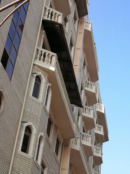 Установка козырьков и роликов на балкон качественно в короткие сроки