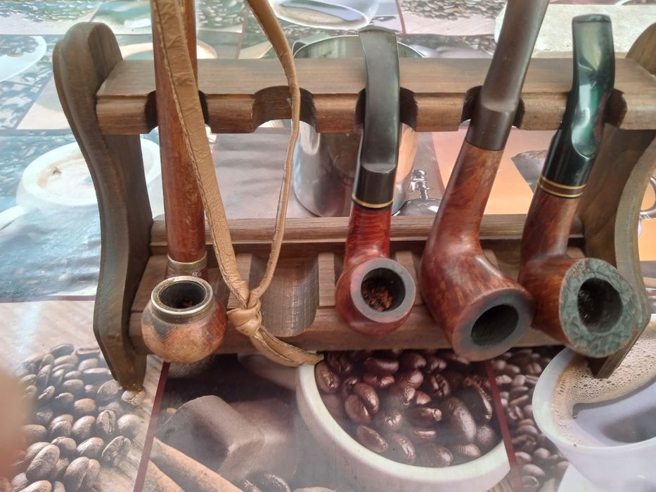 Pipe cu suport de lemn