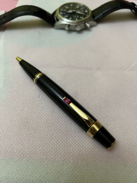 Pix Montblanc Rouge Ruby,trei inele aur cu logo in relief si rubin.