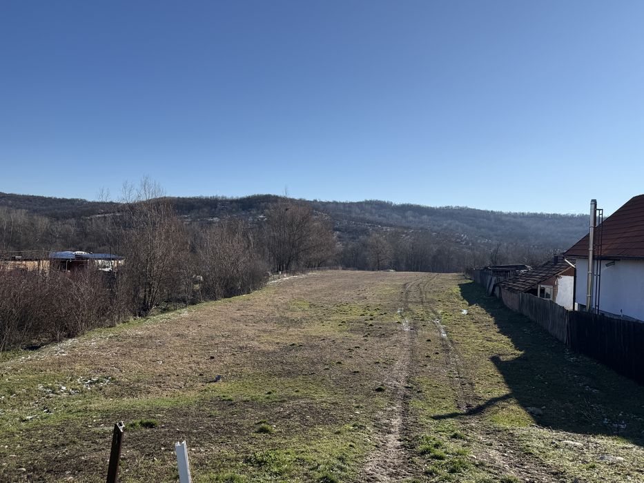 Teren intravilan 8km tg-jiu