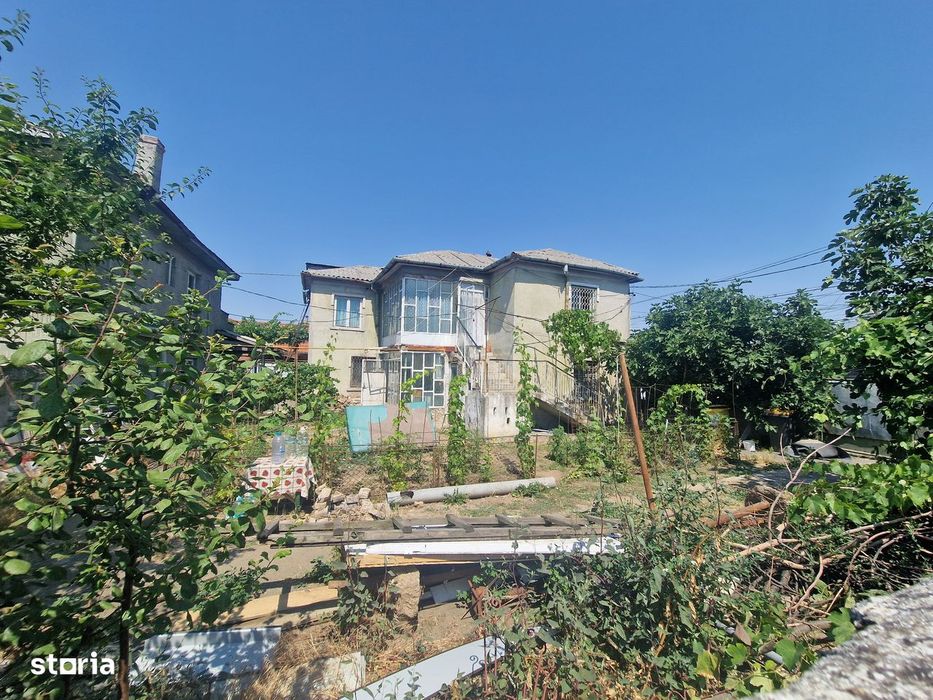 Km 5 - Casa 5 camere Bca, Teren 250mp, necesita renovare- 100.000euro