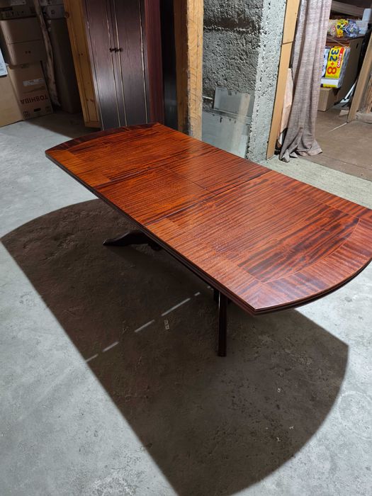 Трапезна и холна маса