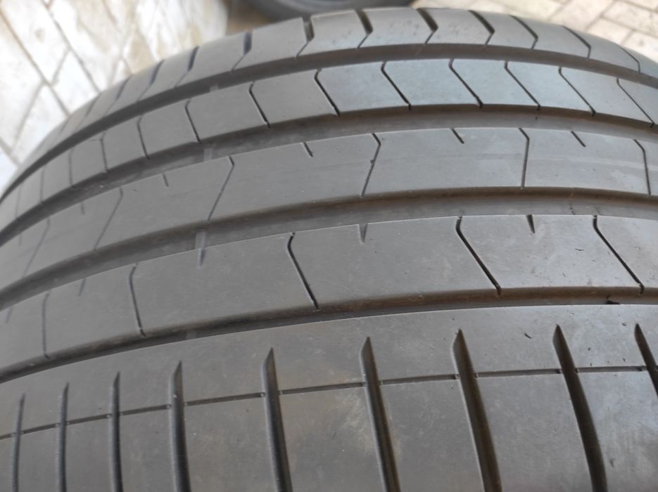 Гуми Pirelli 305/40/20 Pzero , dot 2621