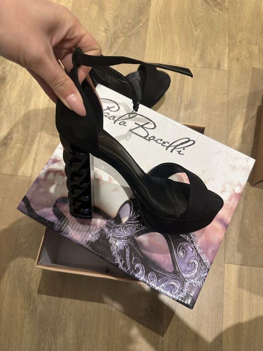 Елегантни сандали на ток