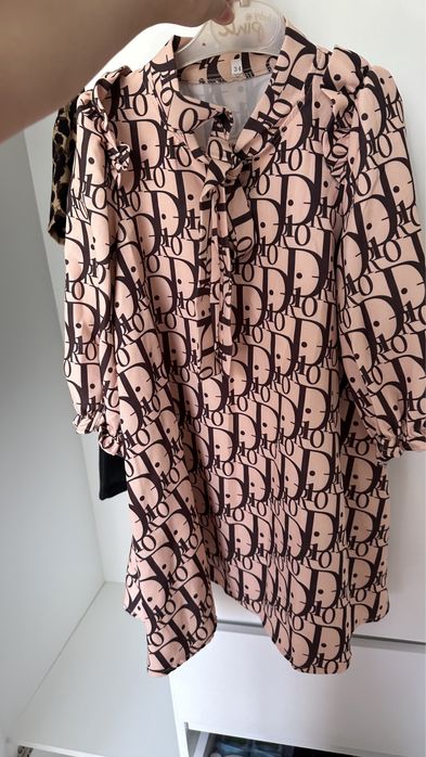 платье в отличном состоянии для девочки в возрасте5-6