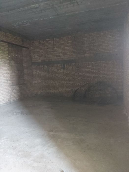 Назарбек марказида уй сотилади