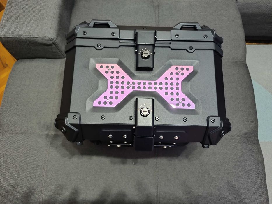 Куфар за мотор капацитет 65 , 45 литра.  Топ кейс. Куфар за мотоциклет