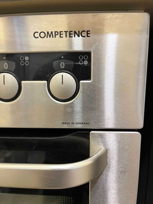 Продавам готварска печка за вграждане AEG с плот. Прочети описанието.