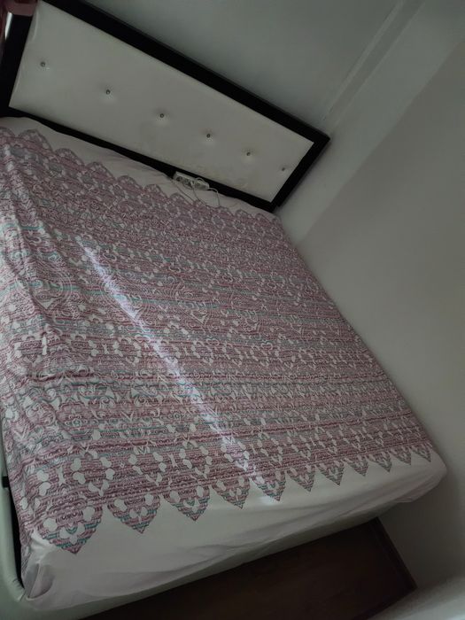 Шкаф белый с зеркалом