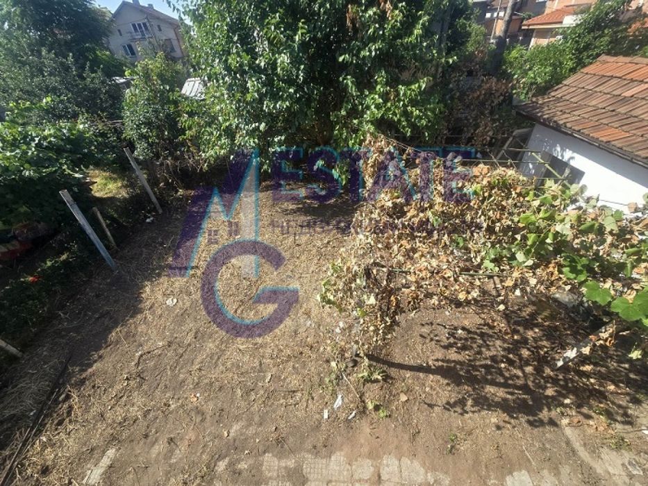 Масивна двуетажна къща гр Нови Искър