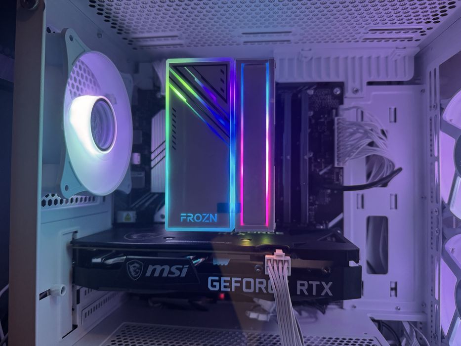 URGENT! PC Gaming/Workstation Full White – i5 12400F | RTX 3060 12GB | 32GB DDR5 | Garanție PC Garage