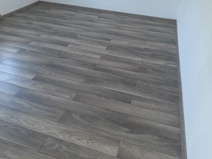 Zugrav lavabil 5 lei mp stratul . glet 10 lei