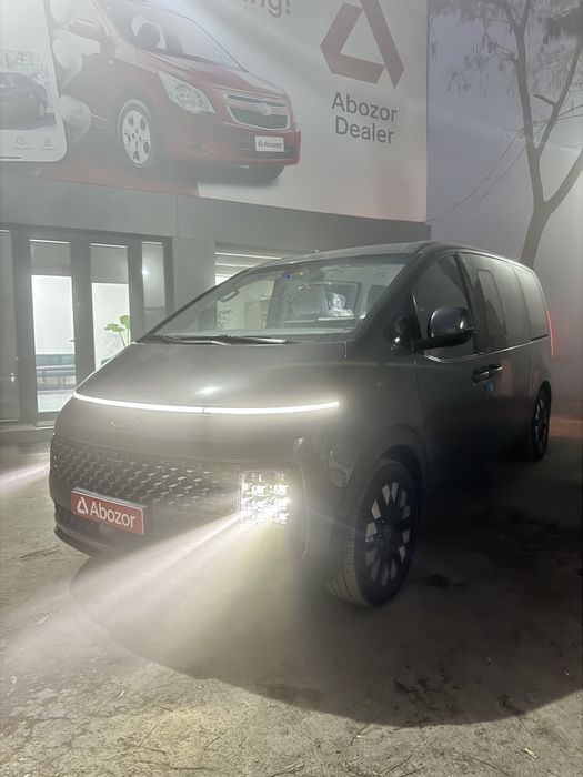 Hyundai staria 2025й. 600 км. Мокрый асфальт.
