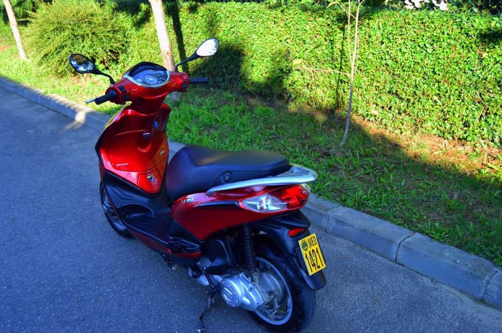 scuter Piaggio fly 50- 4 timpi-2012-inmatriculat
