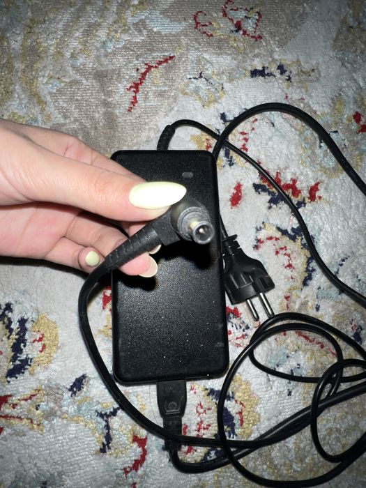 сетевой адаптер (блок питания) , аккумулятор для ноутбука Sony.