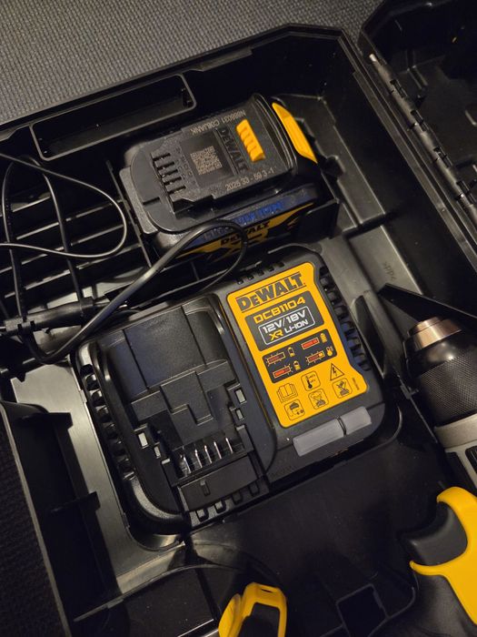 Bormasina Dewalt DCD 796