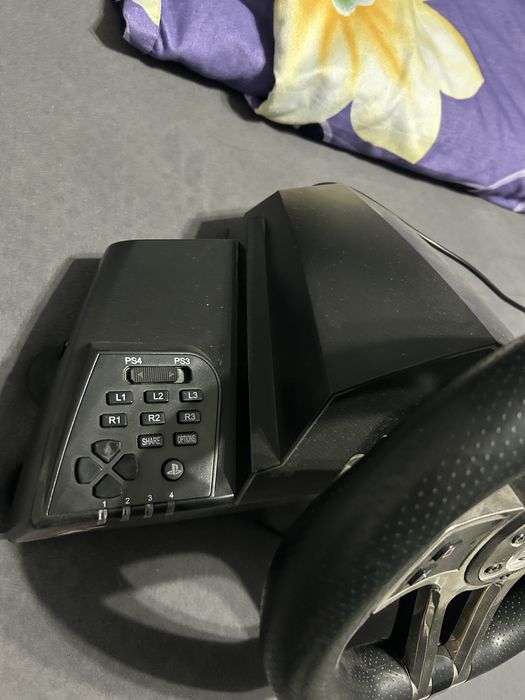 se vinde volan de ps4 + pedale