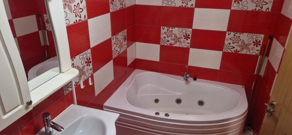 Inchiriez apartament