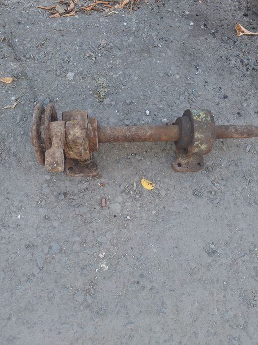 Вал на подшипника.х  с шкивом.