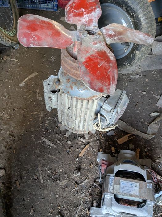 Продам моторы и генераторы.