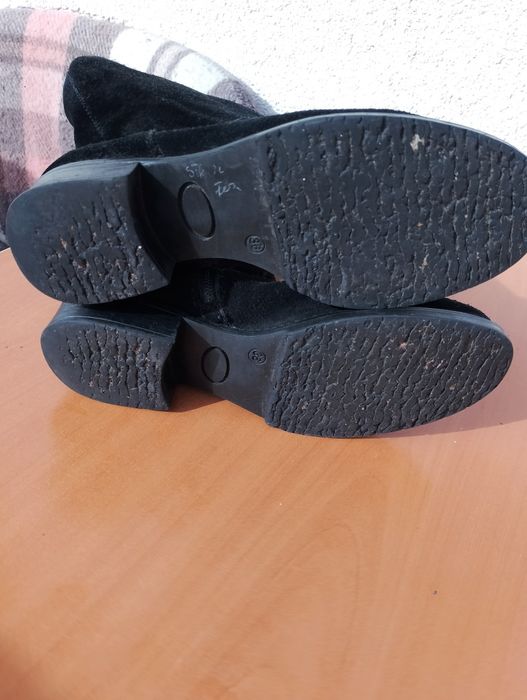 Vând cizme dama piele ecologica,purtate ,în conditii bune.