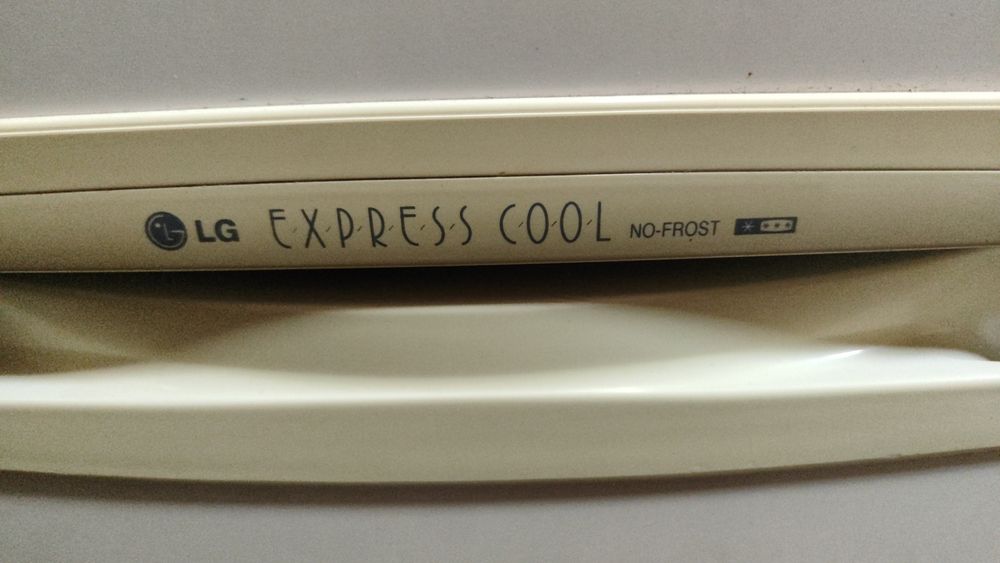 Продам б/у  холодильник LG