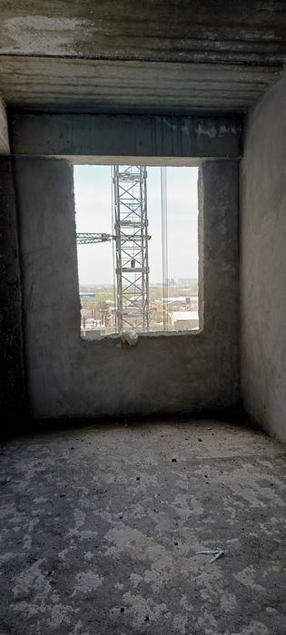 Yangi qurilgan uy sotiladi