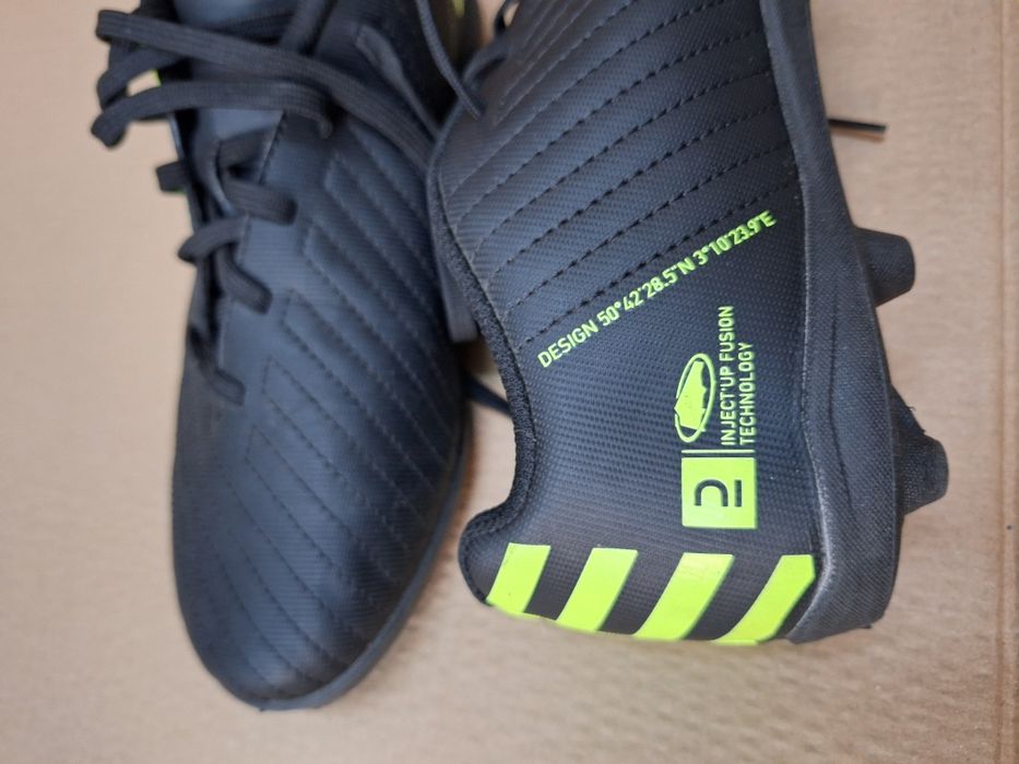 Ghete fotbal Kipsta 100, mărimea 37, talpic de 24.5 cm în stare foarte