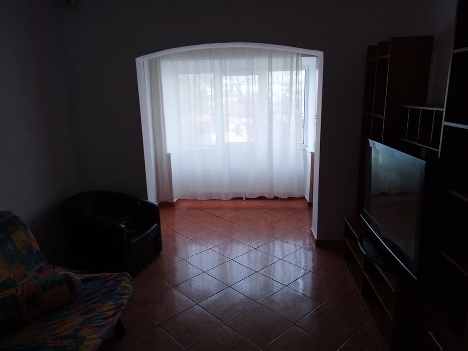 Închiriez apartament