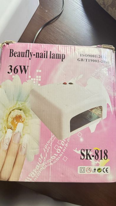 Маникюрная УФ лампа
