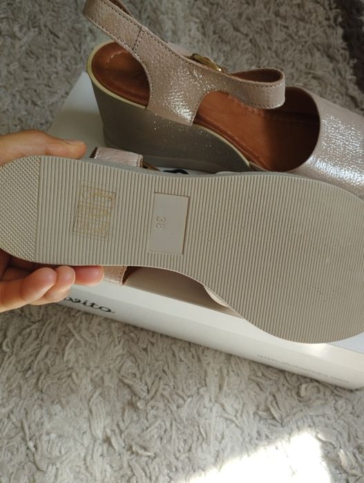 Босоножки кожаные новые