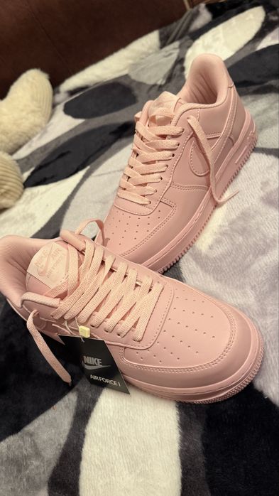 Adidasi Nike roz pudrat