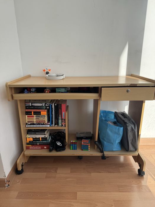 Продам столик для учебы!