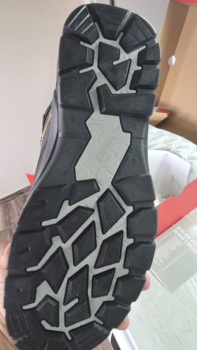 Зимни работни обувки  Пума с метално бумбе  и усилена подметка!Номер 44!