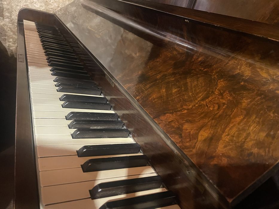 Pianina Metzler London