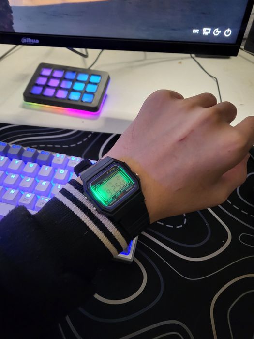 Casio soati sotiladi yangi!