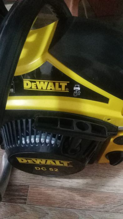 Бензопила DeWalt DC 52