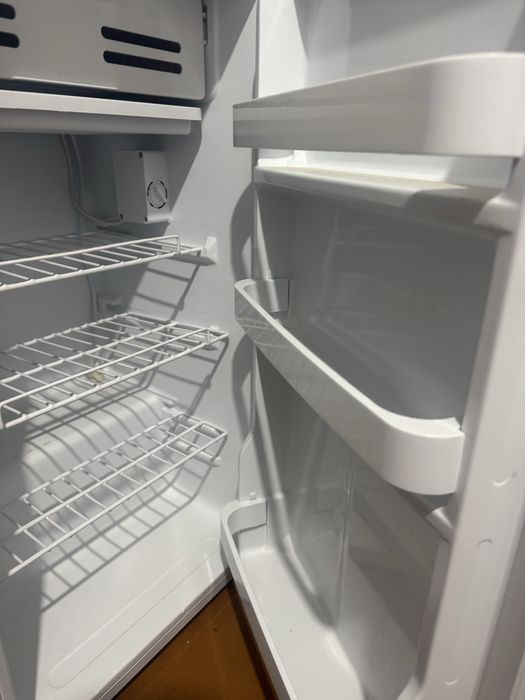 Продам мини холодильник объем 93 л