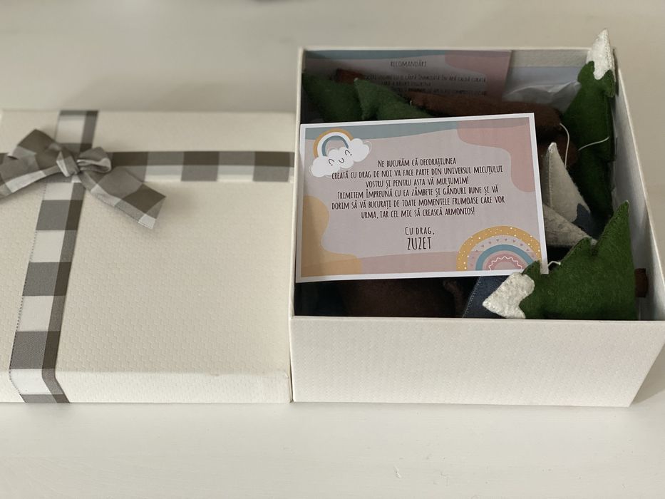 Ghirlande cu elemente din lână