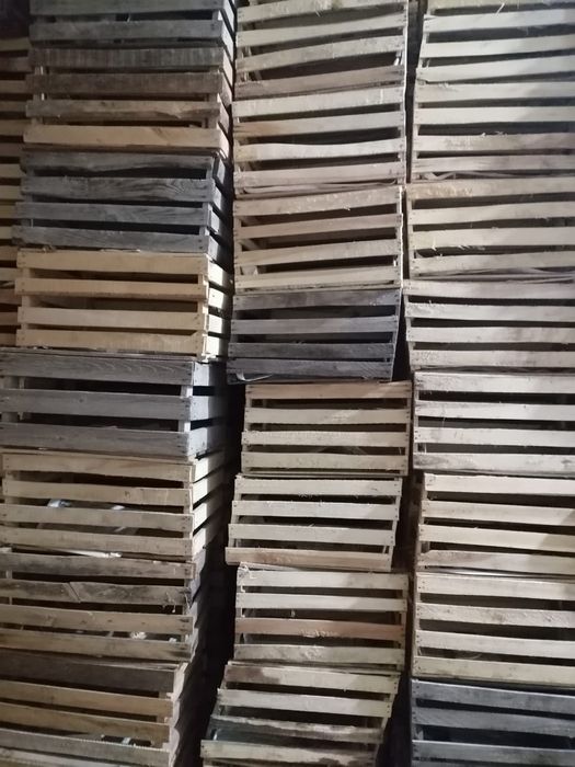 Деревянный яшик для хранение яблок